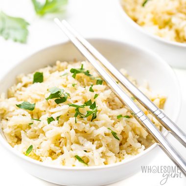 花椰菜米饭的配方在碗里