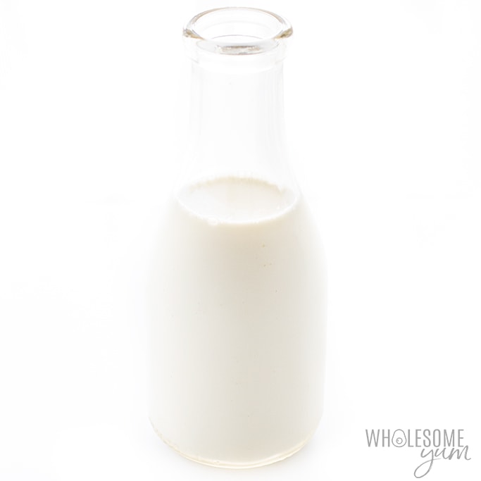 牛奶是酮类吗?这是一张牛奶在玻璃罐里的照片。