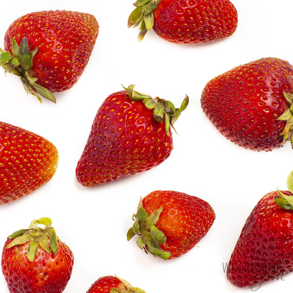 草莓是酮类吗?草莓中的碳水化合物含量很低，包括图中显示的新鲜草莓。